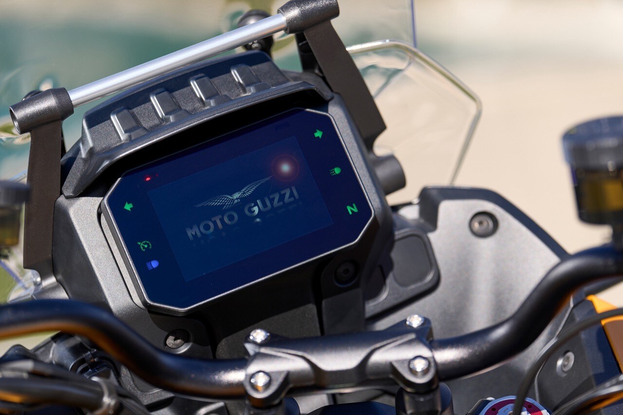 Nuova Moto Guzzi Stelvio: tutti i dettagli della nuova crossover italiana +VIDEO+